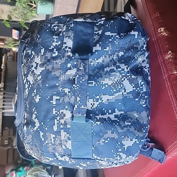 EUC Code Alpha: Tacticle Gear Giant-Duffle-Backpack, Navy Digital Camo - Picture 3 of 10